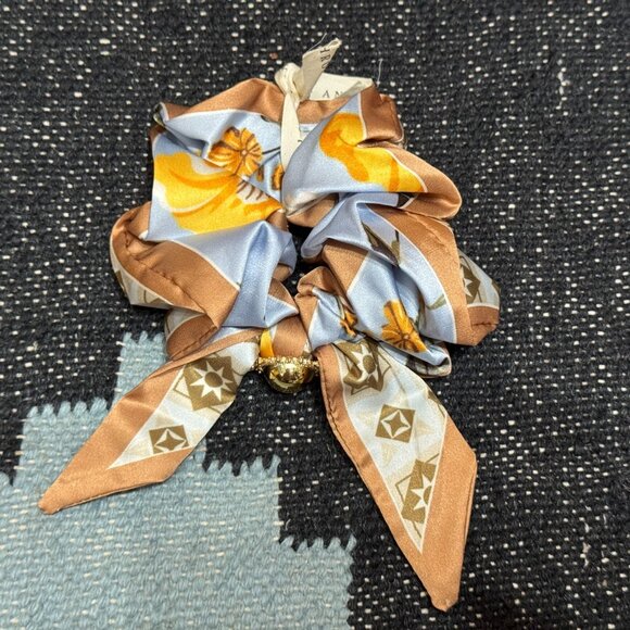 ANTHROPOLOGIE Charmed Hair Scarf Scrunchie, Blue/Yellow/Tan Floral Print - Picture 4 of 9